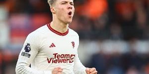 记者：霍伊伦加盟那不勒斯的租借费约为520万英镑