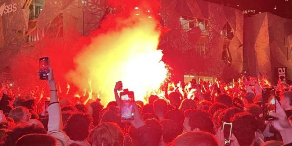 16年后重返淘汰赛?看看彻夜不眠的澳大利亚球迷