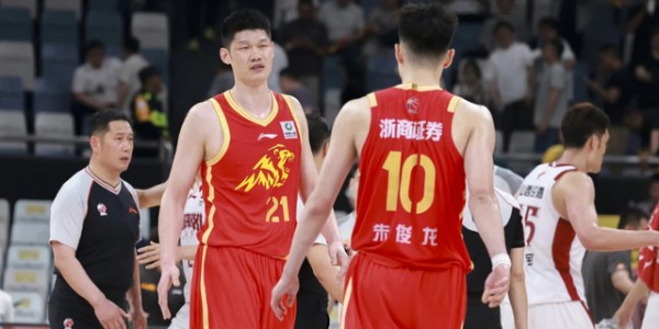 星空体育登录入口-上海男篮3比0！拿到冠军点，张镇麟23分9篮板，弗格爆发|布朗|浙江广厦|胡金秋|三分球|比赛_新浪体育_新浪新闻