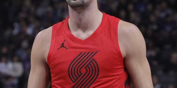 杨瀚森3中1仅2+1+1：末节被弃用躺赢 仍是边缘轮换球员