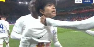 星空体育登录入口-大连英博客场领先！吕焯毅禁区外远射打破僵局