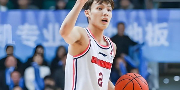 星空体育app下载-温馨！杜锋亲自给19岁小将开小灶，希望他给徐杰分担压力